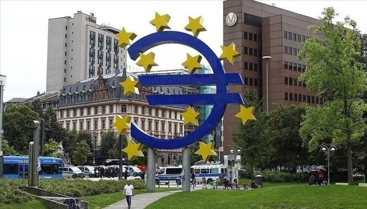 Euro Bölgesi’nin kamu borcu arttı